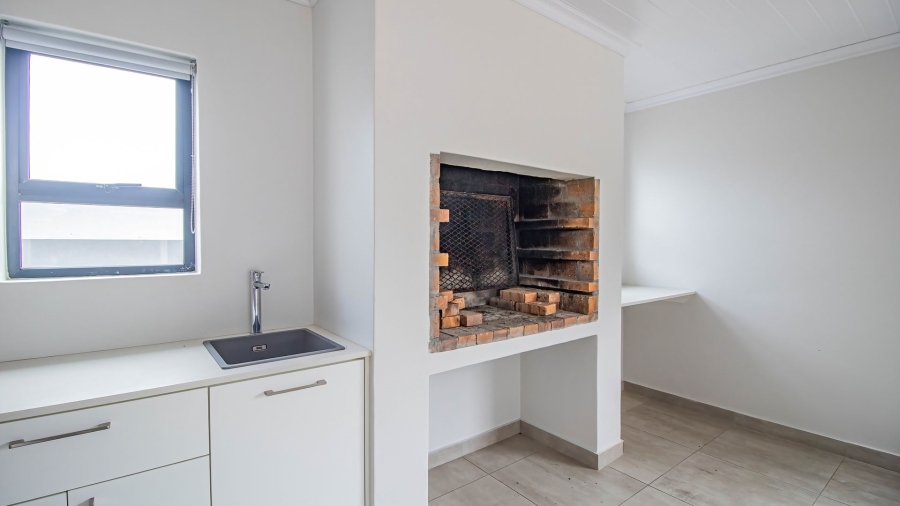 5 Bedroom Property for Sale in Myburgh Park Western Cape